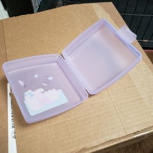 Tupperware sandwich container